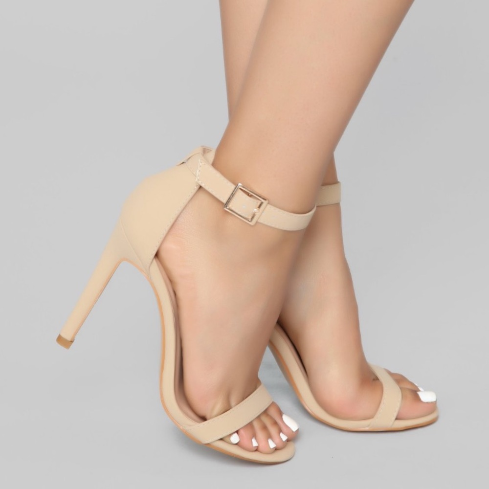 NEW Open toe nude heel with straps (size 9)